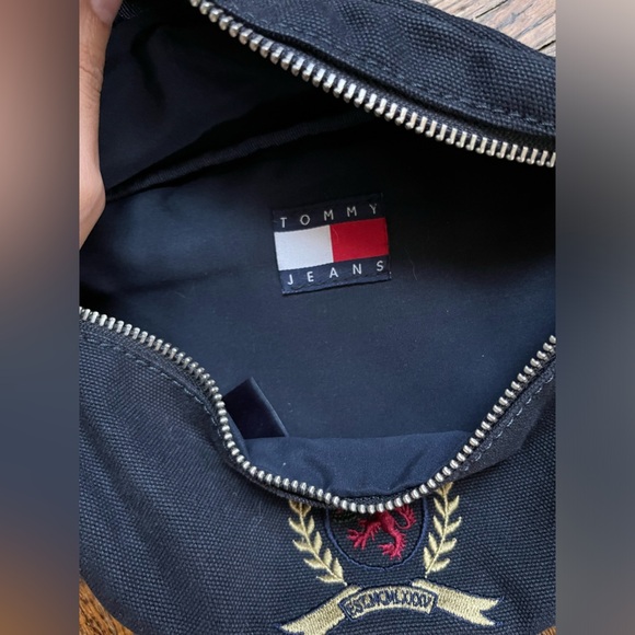 Tommy Jeans Crest Collection 6.0 Navy Bum Bag - Picture 8 of 16